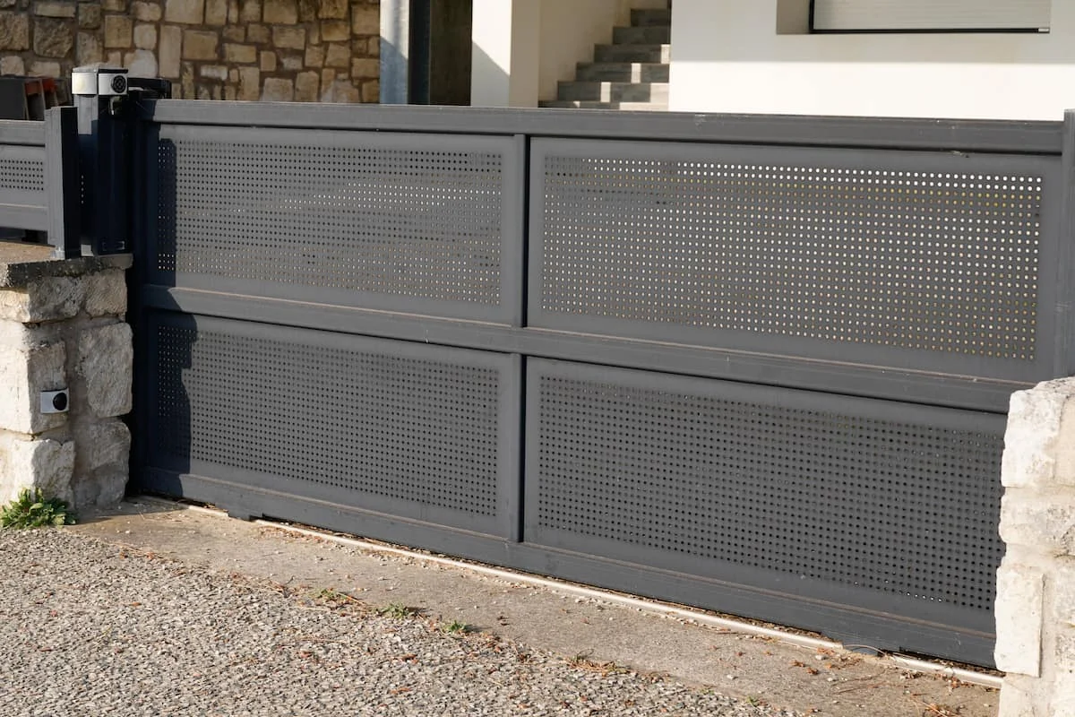 Sicurezza in emergenza: quando è utile un cancello automatico a batteria