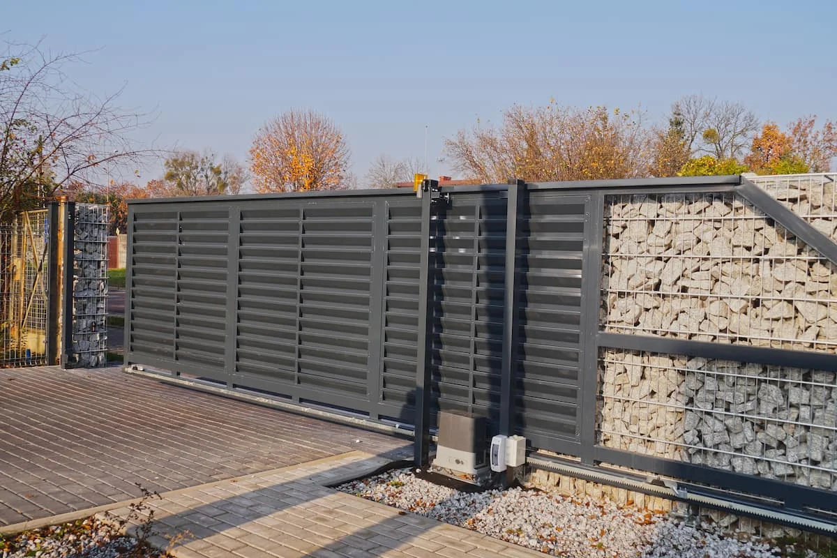 Comodità e sicurezza! Perché installare un finecorsa per cancello scorrevole